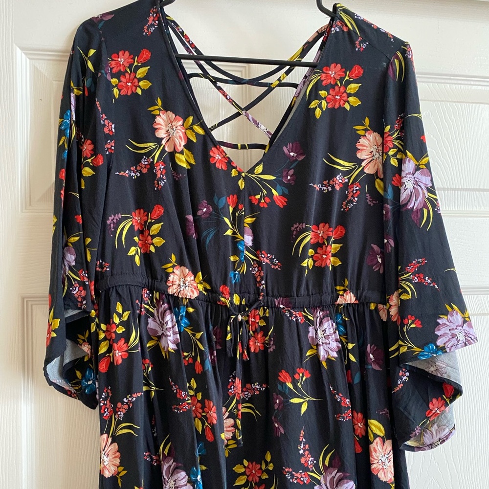 Black flowy floral Torrid shirt in a size 0